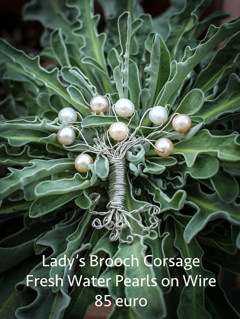 Lady's Brooch Corsage Pearls